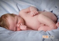 新生儿打喷嚏的原因和预防方法