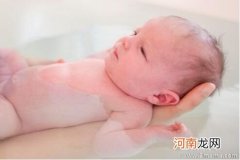 爸妈为新生儿洗澡需遵循的原则
