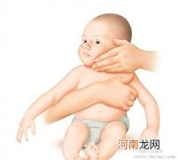 婴儿歪脖子并非卖萌 需警惕先天性斜颈