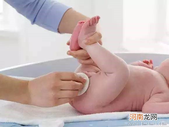 宝宝出牙前发热腹泻护理方法