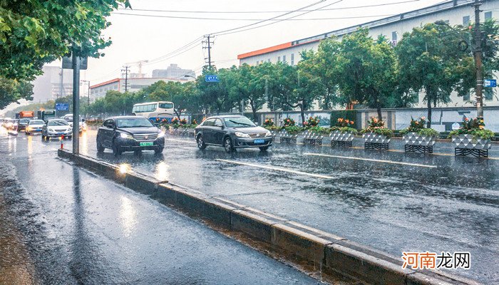 男人做梦梦见下雨是什么意思