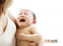 宝宝一吃奶就哭是咋回事 宝宝出现吃奶哭的原因