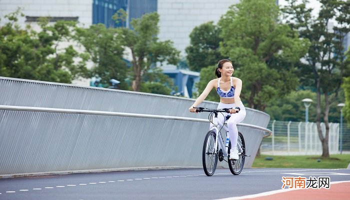 梦见两个女人想跟我