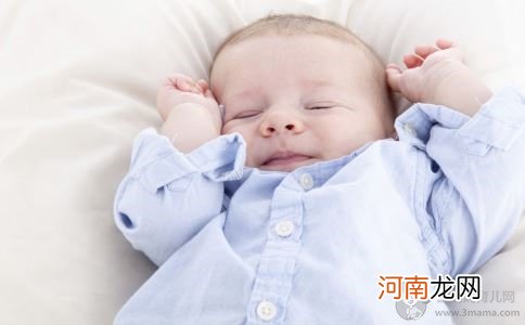 如何帮助宝宝翻身 新手爸妈必学知识点