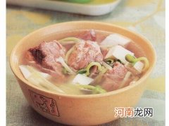 哺乳期下奶食谱：猪排炖黄豆芽汤