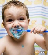 给宝宝选择牙刷的科学方法