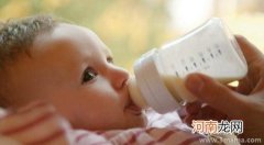 宝宝呛奶或溢奶的正确急救措施