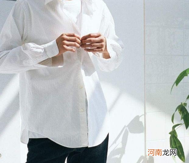 白衣服黄了的清洗小技巧 白衣服发黄怎么洗白