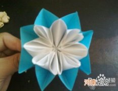 三八妇女节礼物：手工制作康乃馨