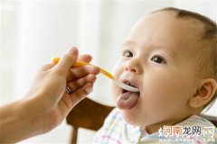 该如何给宝宝添加辅食 宝宝在什么时候添加辅食最好