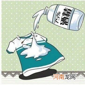 青草汁弄到衣服上怎么洗？这些小技巧你一定要