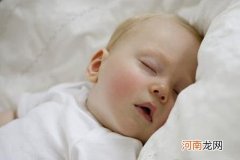 新生儿睡眠浅易惊醒其实不难搞定 关键记住这些！