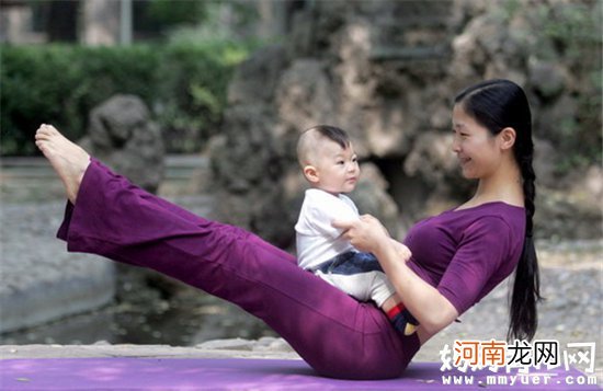 想要增进和宝宝的感情怎么办 试试亲子瑜伽益处多多