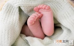 宝宝手脚发凉是怎么回事 手脚发凉是因为宝宝贫血吗