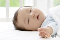 一个月婴儿睡觉不踏实的应对小策略 专治各种睡不好