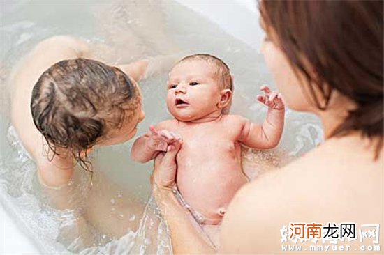 怎么才是给宝宝洗澡的正确方式 宝宝洗澡这些步骤慢慢来
