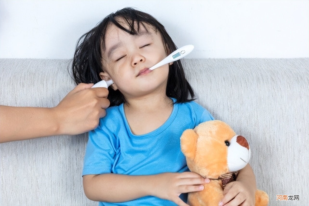 孩子发烧，先别急着喂退烧药，记住这4个立竿见影的退烧方法