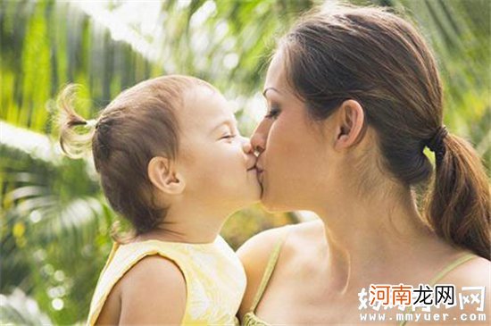 用母乳给宝宝洗脸皮肤好 坑娃的育儿土方你中招了吗