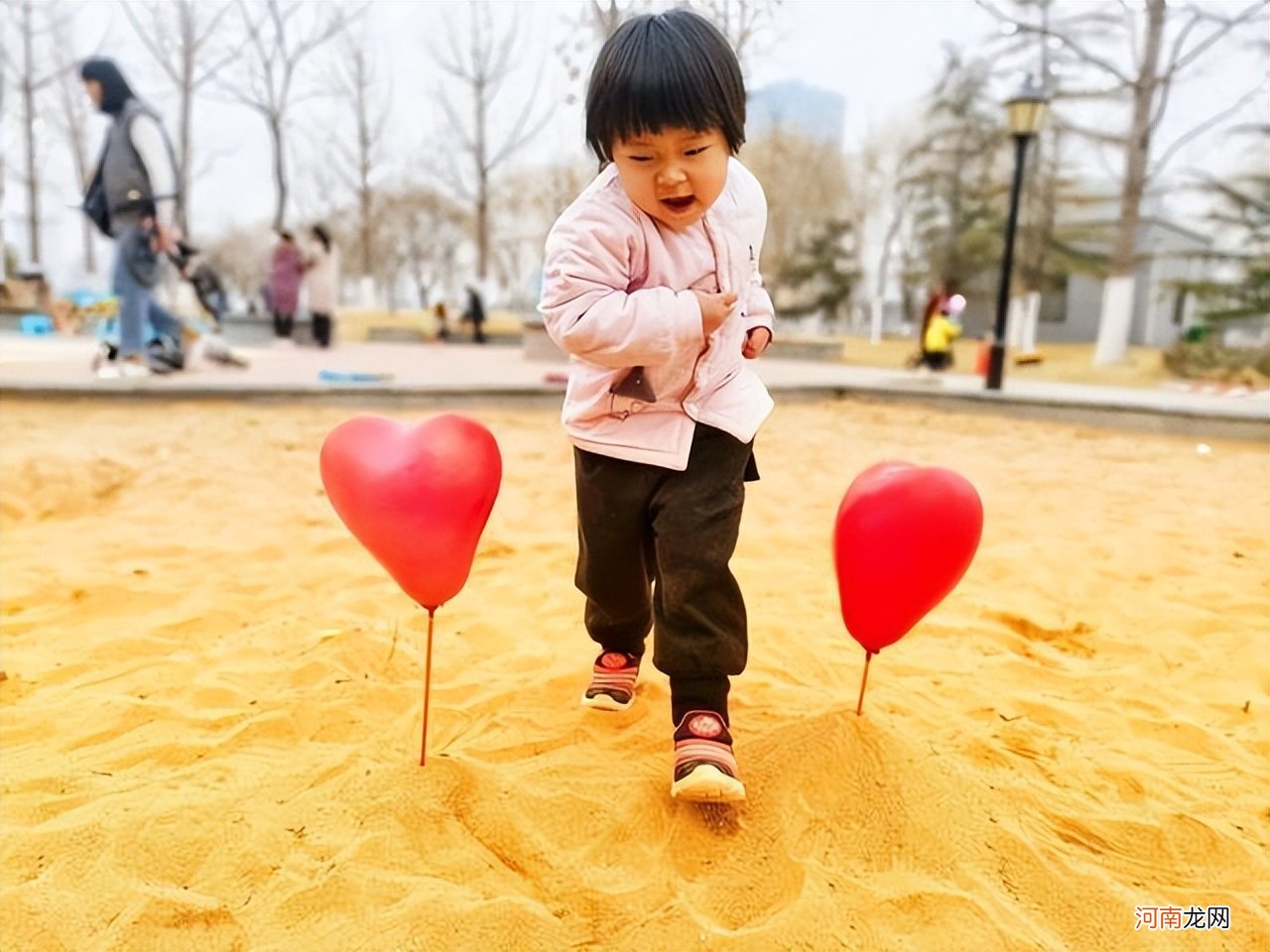 小学孩子喜欢自言自语，不是幼稚或不成熟表现，从心理学分析原因