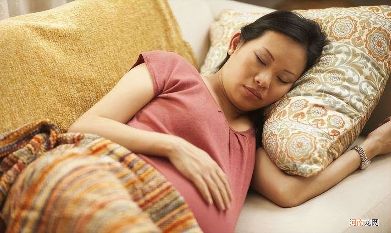 “躺女儿睡儿子”？通过孕妇睡觉来判断胎儿性别，真的准确吗？