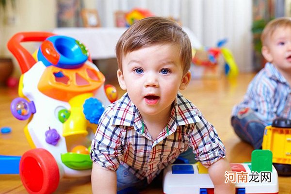 每日育儿知识小分享 如何引导孩子学会分享