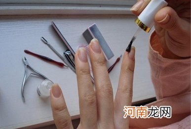 美甲需要哪些工具？美甲工具的使用