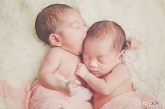 做美国试管婴儿出生的双胞胎为什么长得不一样