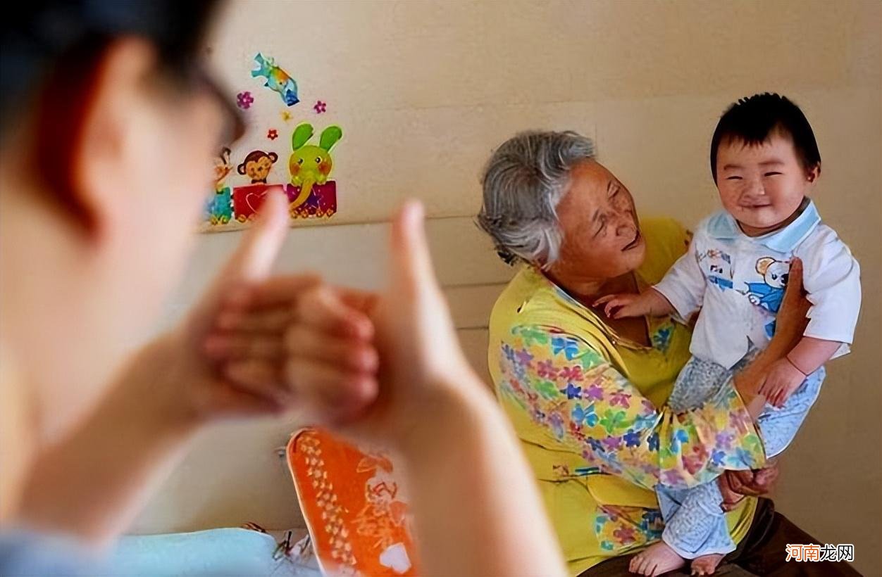 “无人带娃”影响生育意愿!自己带VS有人帮,生育热情有啥区别?