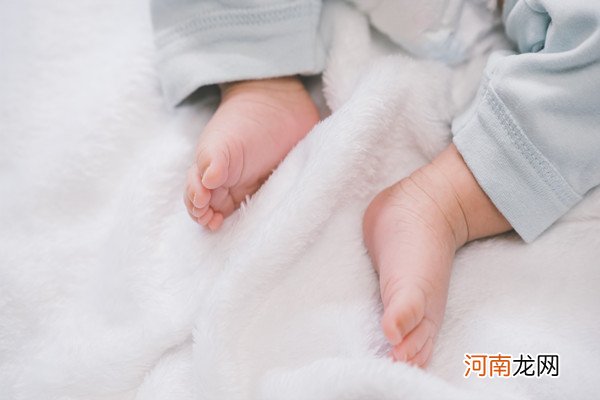 新生儿可以睡硬板床吗 婴儿床好宝宝成长更健康