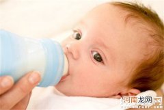 两大原因揭晓宝宝吃奶不专心怎么回事、怎么解决