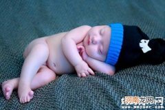 一岁半宝宝睡眠时间短是怎么回事 一天睡多少才算正常？