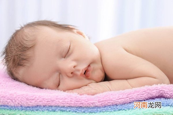 新生婴儿可以睡定型枕吗 看看定型枕使用条件就知道了