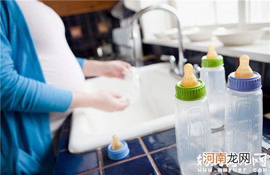宝宝奶瓶可以用洗洁精清洗吗 正确清洗奶瓶四步走