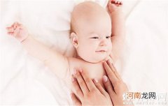 给宝宝做抚触要用润肤油吗 给宝宝做抚触的注意事项