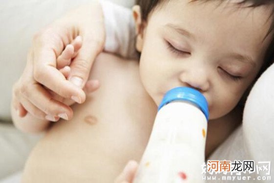 三个月宝宝吃奶量多少合适 宝宝吃奶量标准如何判断
