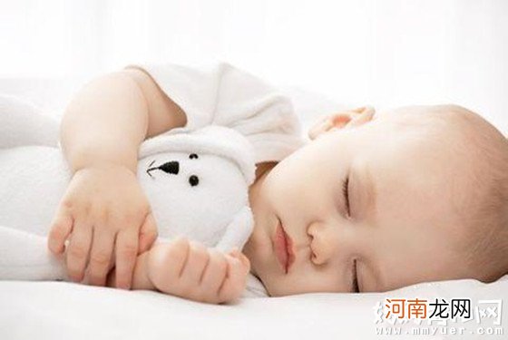 了解二个月宝宝睡眠时间 远离误区不被“中伤”
