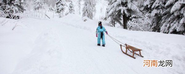 梦见雪地里走路 梦见雪地里走路的寓意