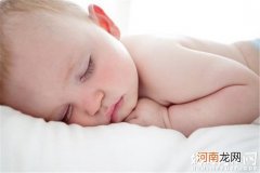 小孩睡觉磨牙是怎么回事 真相居然与睡眠姿势有关！