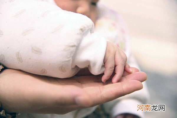 母乳没有营养宝宝有什么表现 妈妈从三个方面来判断