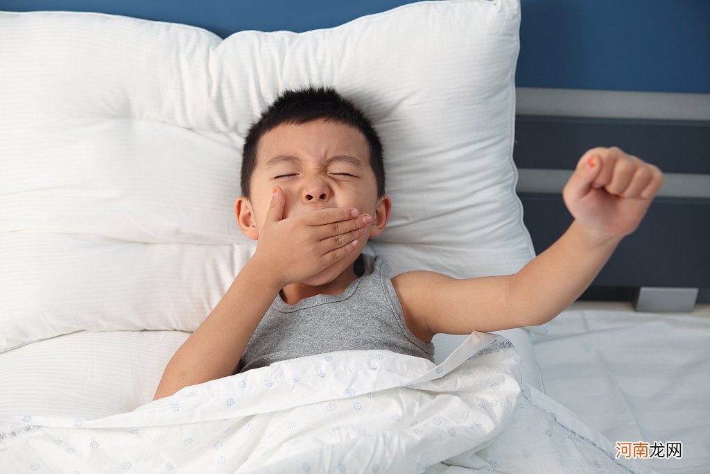 孩子总是熬夜晚睡？长期下去，除了变矮还有这4大后果