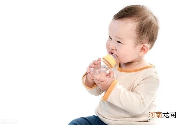 乳汁流速过快怎么办 宝宝吃奶时哭闹怎么回事