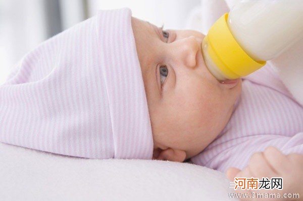 人工喂养：1岁宝宝能否喝鲜牛奶