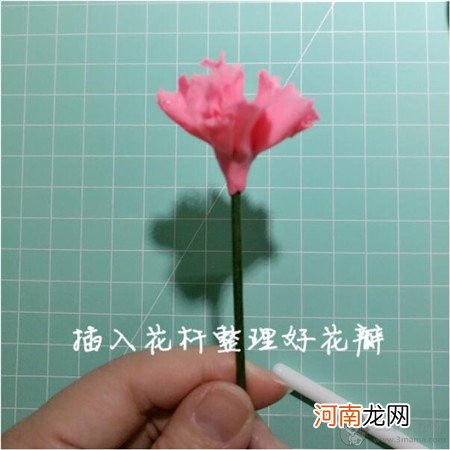 母亲节彩泥康乃馨制作方法