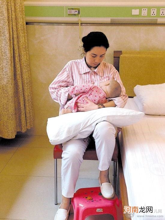 真人示范母乳喂养：母乳喂养的4种正确姿势图解