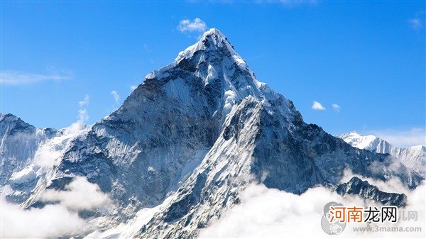 珠峰每年都在向长春移动，移动速度是每年4.2厘米