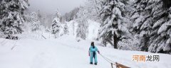 梦见地上有雪但不下雪 梦见地上有雪但不下雪 好不好