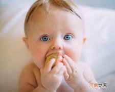 刚出生的宝宝喂多少奶粉 新生儿6斤吃多少奶粉