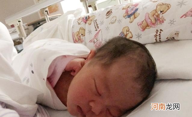 出生后不能对宝宝做9件事 刚出生的婴儿要枕头吗