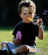 吹泡泡有助于婴儿语言发展