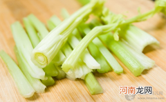 孕期清火食谱 芹菜拌腐竹的做法